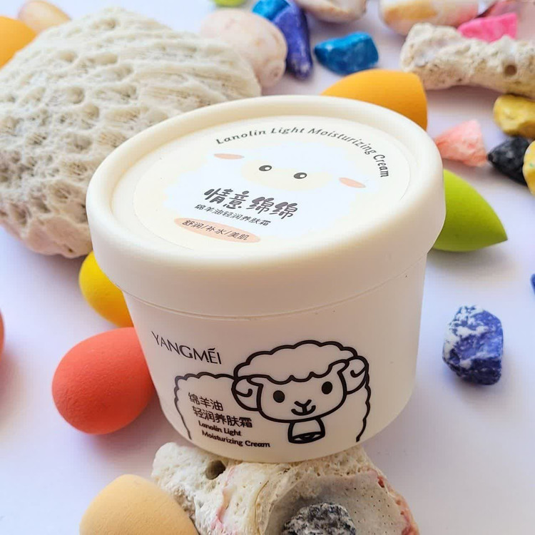 سفارش کرم کاسه ای رفع خشکی پوست صورت مرطوب کننده لانولین شیر گوسفند یانگمی