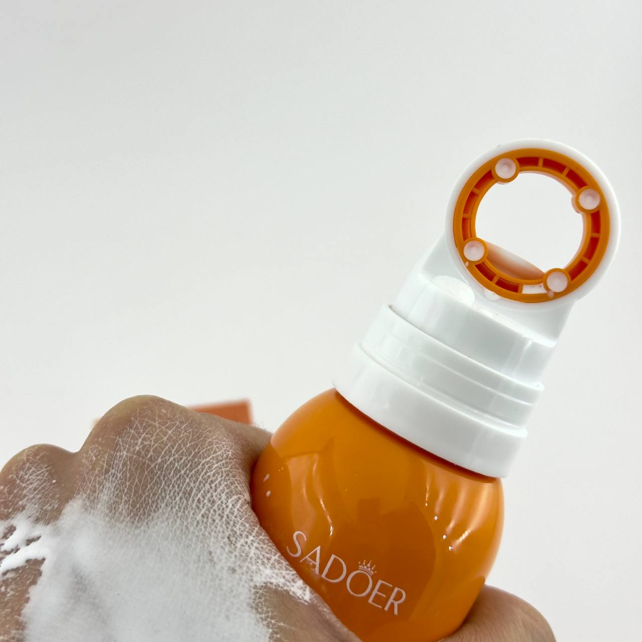 خرید اینترنتی ضد آفتاب و سفید کننده دوکاره پمپی سادور spf50