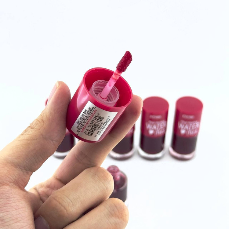 قیمت تینت لب اتود سری water tint در رنگ جذاب روی لب