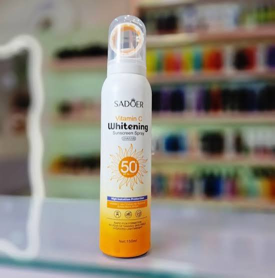 قیمت اسپری ضدآفتاب بدون رنگ ویتامین سی spf50 سادور sadoer